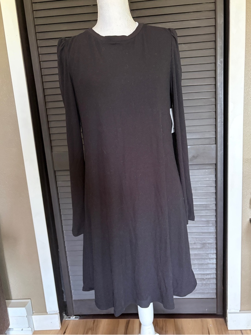 SO Brand Classic Black Long-Sleeve Shift Dress